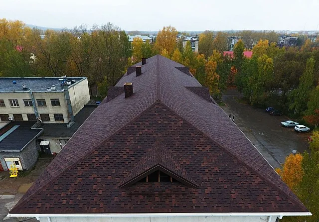 Коричневый
